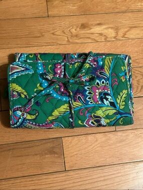 VERA BRADLEY All Wrapped Up Jewelry Roll Travel Case - Emerald Paisley Green